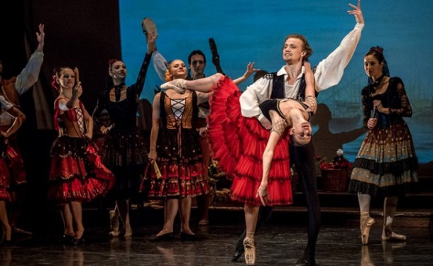 http://www.danzaeffebi.com/wp-content/uploads/2014/07/Sofia-Festival-Ballet-Don-Quixote-Anastasia-and-Denis-Matvienko-1071-650x400-610x375.jpg