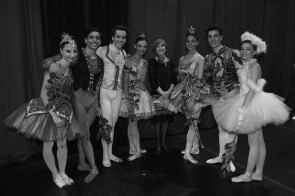 Teatro gremito e applausi a scena aperta per lo spettacolo di fine anno della Scuola di ballo del San Carlo. 