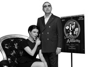 La Famiglia Addams debutta a Milano con Elio e Geppi Cucciari nei ruoli di Gomez e Morticia