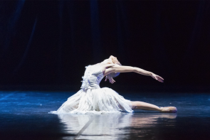 A Parma il Balletto di Roma con Il lago dei cigni, ovvero Il canto di Fabrizio Monteverde