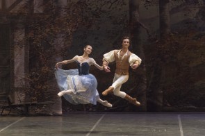 Giselle al San Carlo: applausi a scena aperta per la  Zakharova e per il Corpo di ballo.