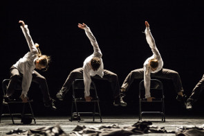 Al Petruzzelli la Compañía Nacional de Danza de España con coreografie di Itzik Galili, Jirí Kylián, William Forsythe e Ohad Naharin.
