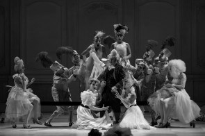 All’Opera di Roma La Cenerentola di Rossini: la fiaba di Perrault, il libretto di Ferretti o l’antibuonismo di Emma Dante?