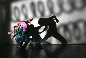 Milano Contemporary Ballet in scena a Napoli con un trittico firmato da Wayne McGregor, Roberto Alatmura e Vittoria Brancadoro.
