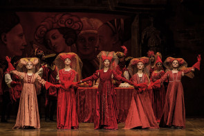 Balletto del Sud applaudito a Roma in Romeo e Giulietta di Fredy Franzutti. La storia di un amore senza tempo.