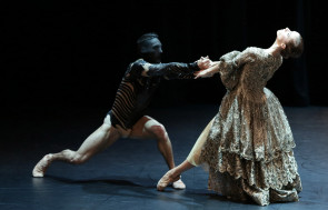 Malandain Ballet Biarritz al Teatro Municipale di Piacenza con La Belle et la Bête di Thierry Malandain