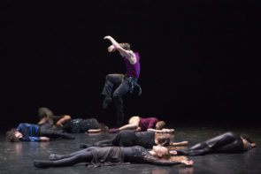 Aterballetto con Wolf di Hofesh Shechter e Non sapevano dove lasciarmi di Cristiana Morganti a Ferrara