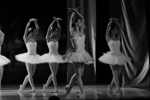 Il Balletto di Milano con Il Lago dei cigni di Teet Kask al Teatro delle Muse di Ancona