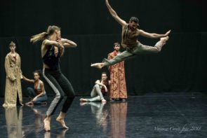 Artemis Danza con Il Barbiere di Siviglia di Monica Casadei al Teatro Malibran per VeneziainDanza 2018