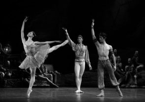 Il Teatro alla Scala con Le Corsaire di Anna-Marie Holmes con Nicoletta Manni e Timofej Andrijashenko su RaiPlay