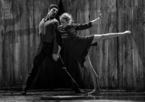Le coreografie di Forsythe e Inger e una nuova creazione di Blanc nel trittico interpretato dai danzatori dell’Opera di Roma