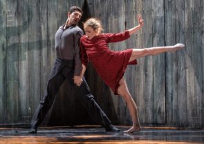 Le coreografie di Forsythe e Inger e una nuova creazione di Blanc nel trittico interpretato dai danzatori dell’Opera di Roma