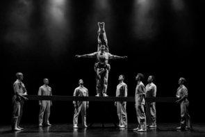 In tour i Balletboyz con 14 days, coreografie di Javier de Frutos, Craig Revel Horwood, Ivan Perez e Christopher Wheeldon e Fallen Russell Maliphant