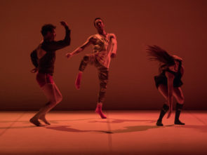 Alla Necropoli di Tarquinia MK con Bermudas di Michele Di Stefano per la rassegna In scena - danza e teatro nei luoghi d’arte del Lazio