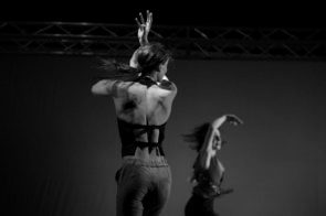 Artemis Danza con Il Barbiere di Siviglia di Monica Casadei al Teatro Menotti di Milano