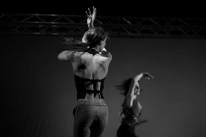 Artemis Danza con Il Barbiere di Siviglia di Monica Casadei al Teatro Menotti di Milano