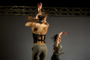Artemis Danza con Il Barbiere di Siviglia di Monica Casadei al Teatro Menotti di Milano