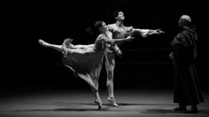 Online Romeo e Giulietta di Rudolf Nureyev con Alina Cojocaru, Isaac Hernández e l'English National Ballet