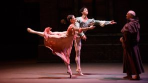 Online Romeo e Giulietta di Rudolf Nureyev con Alina Cojocaru, Isaac Hernández e l'English National Ballet