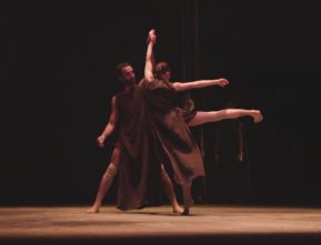 La FND Aterballetto debutta con Double Side al Festival Aperto. Coreografie di Norge Cedeño Raffo e Danièle Desnoyers