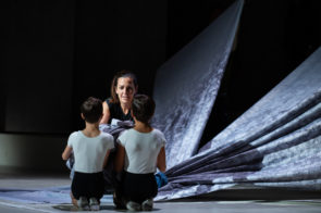 Alceste di Gluck con regia e coreografia di Sidi Larbi Cherkaoui al Teatro dell’Opera di Roma: musica da cantare e danzare.